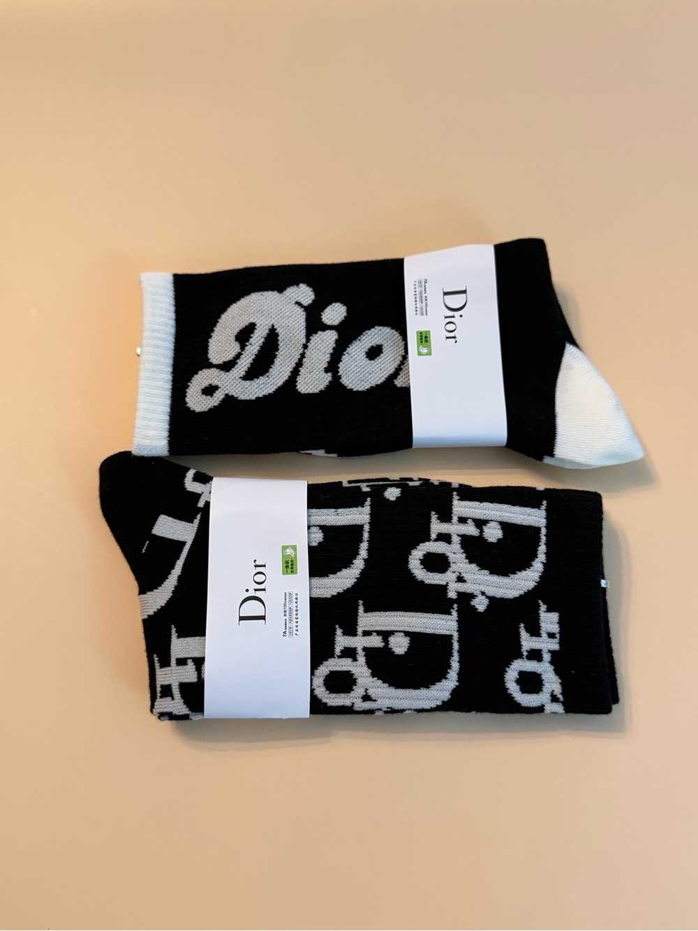 Di or unisex Black & White Logo Crew 2 pairs Socks Set small - medium NEW